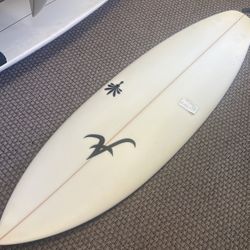 Brand New 5”9 Aloha Surfboard 375$