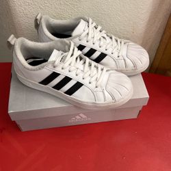 Boys Adidas Size 3.5