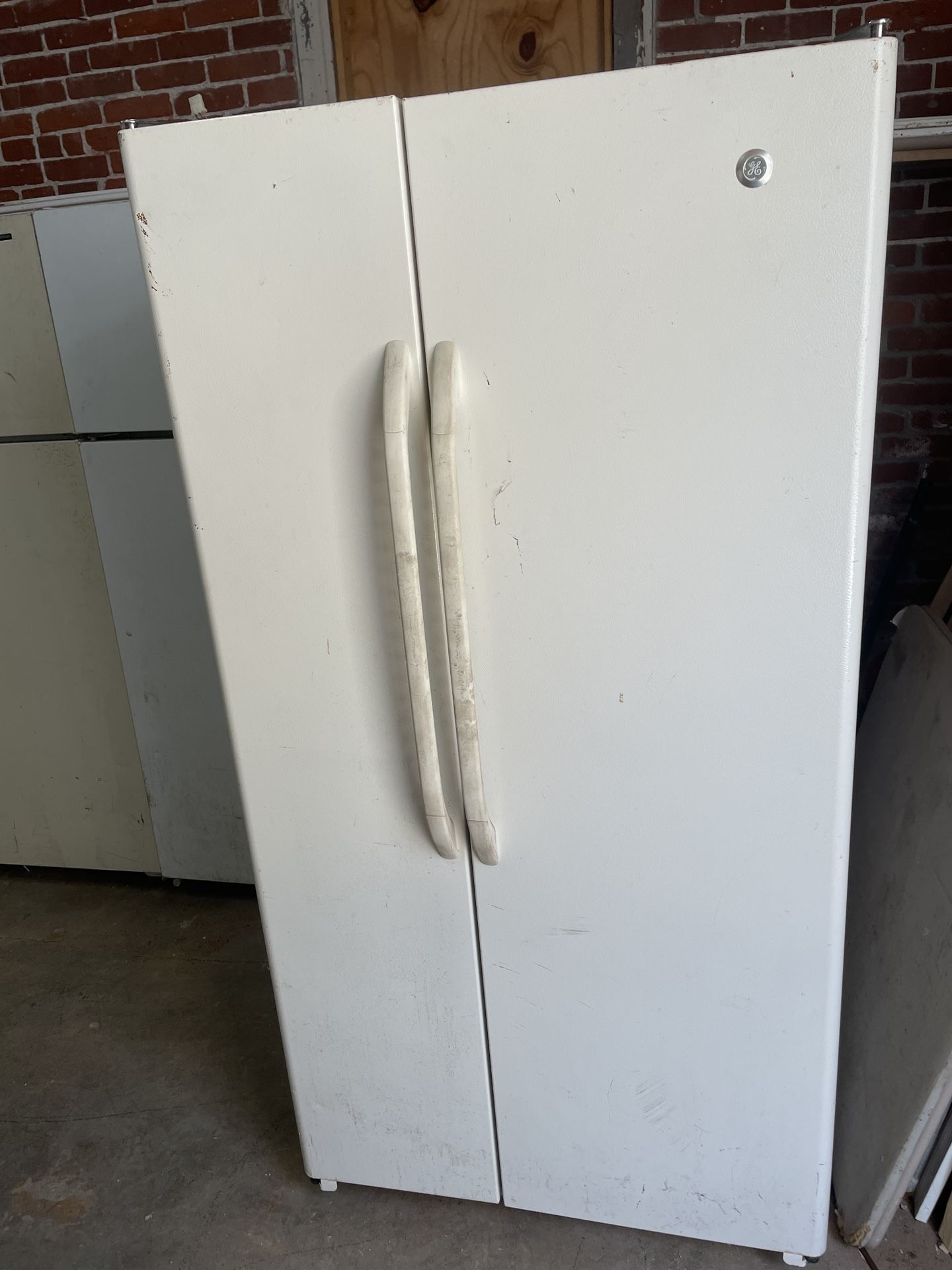 Refrigerators & Stoves