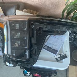 2025 2026 KIA Carnival RH Passenger Right Side Headlight OEM