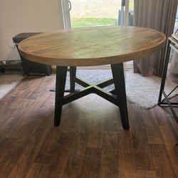 4 Chairs + Table . Moved And It Doesn't Fit In New Kitchen 
