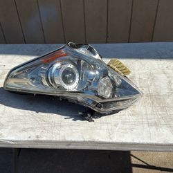 2010-14 Infiniti G37 headlight