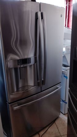 G.E. REFRIGERATOR WORKS GREAT
