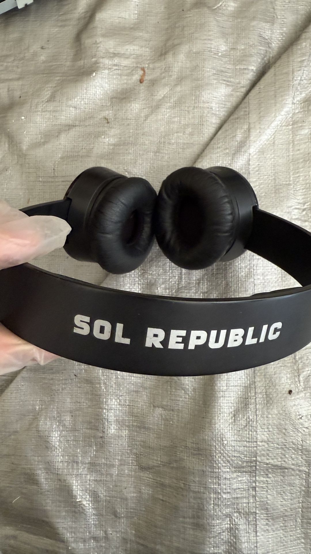SOL REPUBLIC Wireless On-Ear Headphones Experience powerful sound with these SOL REPUBLIC wireless on-ear headphones.