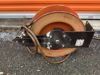 Retractable Reel And Hose For Motor Oil Pump