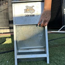 Chow Hound Pet Feeder 25lb