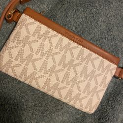 Micheal Kors Small Fanny Pack 