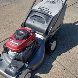 Very nice Craftsman self-propelled lawn mower with Honda 160CC engine starts easy runs perfect