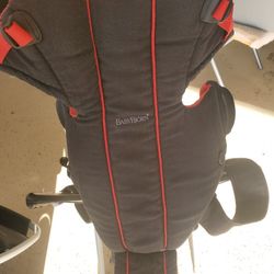 BABYBJÖRN Baby Carrier Mini, Cotton, Black

And Red