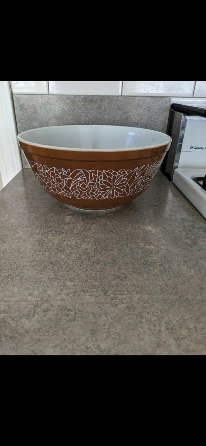 Vintage Pyrex 2.5 Liter Brown Woodland Bowl