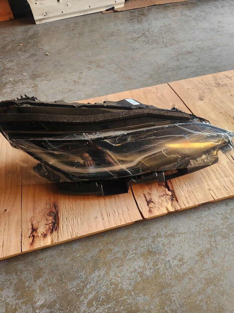2024-2026 Tesla Model 3 Right Headlight Oem