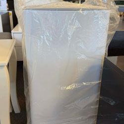 4.8 Gallon Rectangular Trash Can with Soft-Close Lid, Garbage Can Foot Pedal & Slim Design, Trash Bin for Kitchen Bathroom Office（White