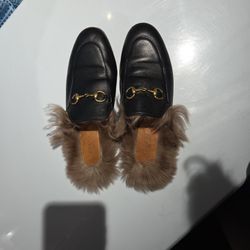GUCCI fur princetown size7 super condition!