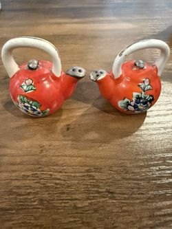 Vintage Japan Hand-Painted Orange Tea Kettle Salt & Pepper Shakers