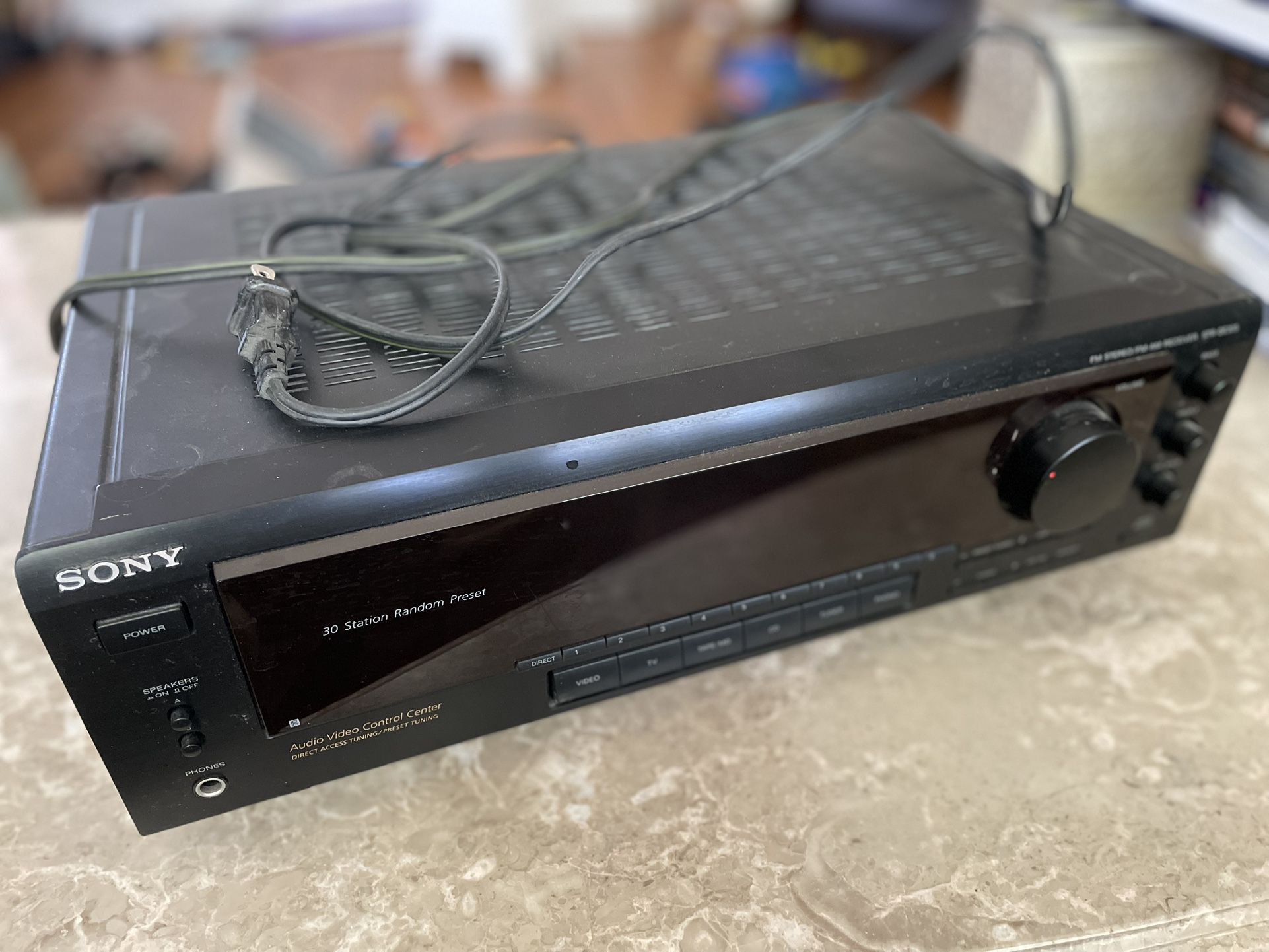 Sony STR-DE305 FM stereo/FM-AM receiver & Two SS -H1500 Speakers