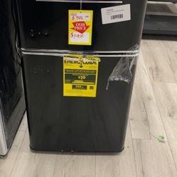 MAGIC CHEF HMCR320BE TOP FREEZER MINI FRIDGE