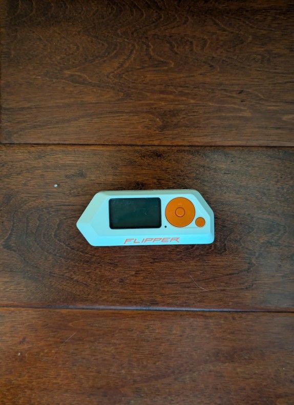 Flipper Zero – Like New, Used Only Once + SD Card Included