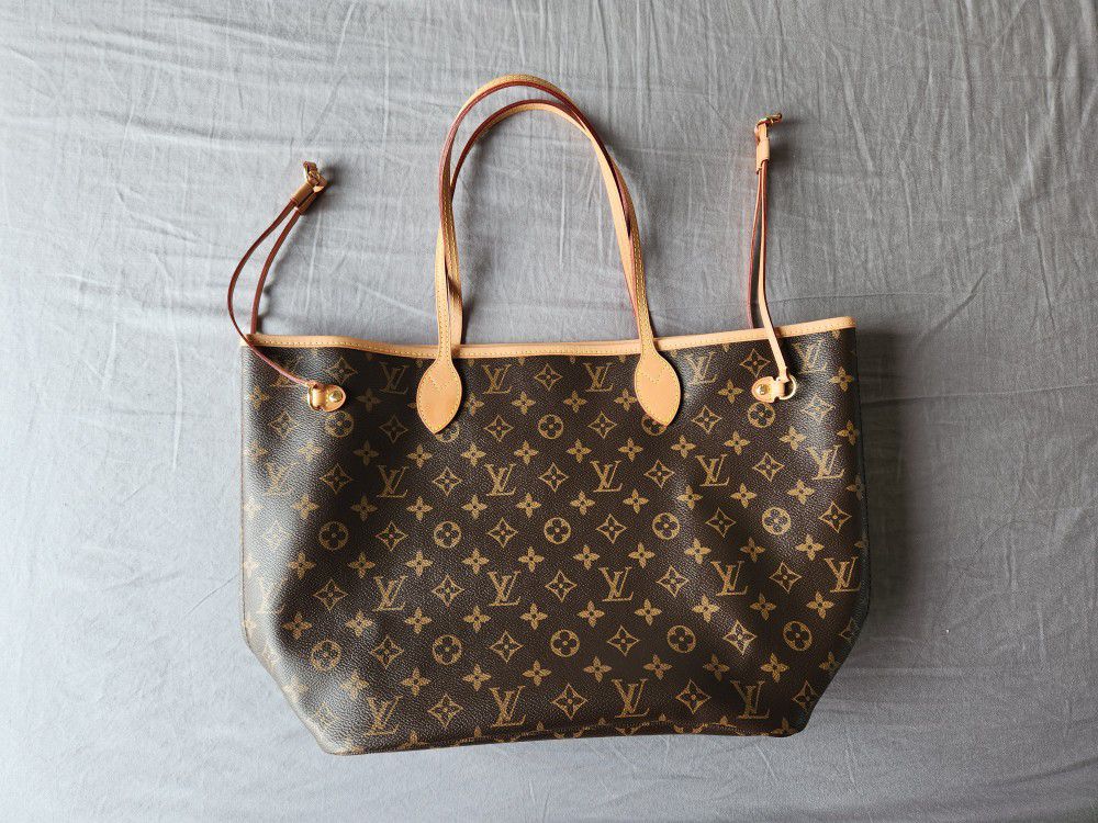 Louis Vuitton Neverfull MM Monogram for Sale in Fountain Valley