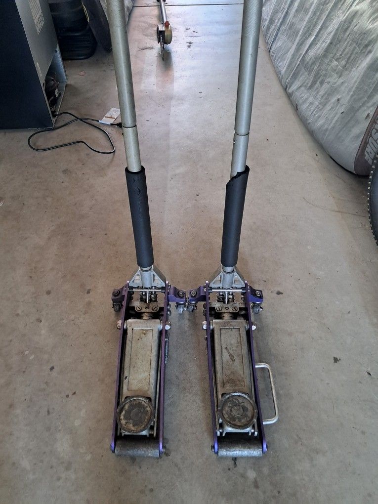 (2) 1-1/2 TON FLOOR JACKS