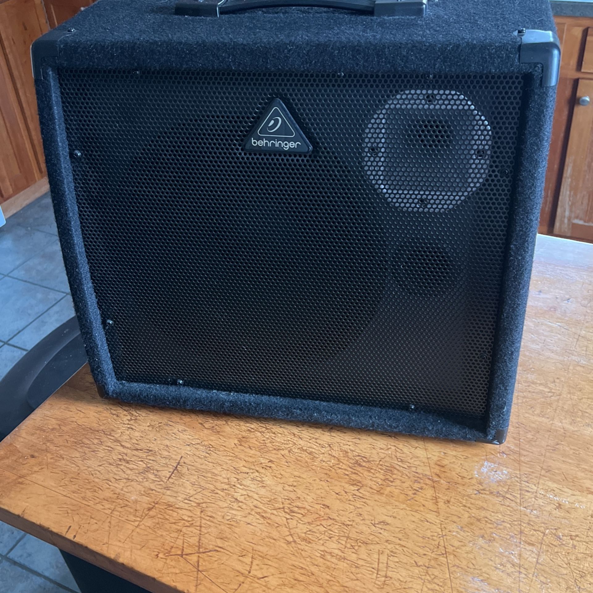Behringer Amp