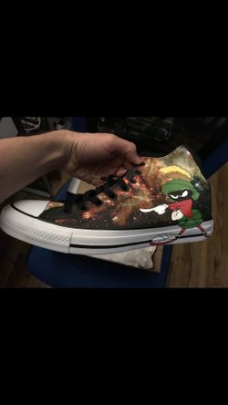 Looney tunes converse men’s 7.5