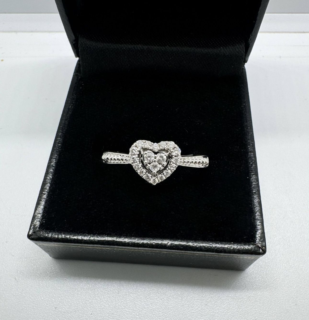 14k Ladies Diamond Heart Ring