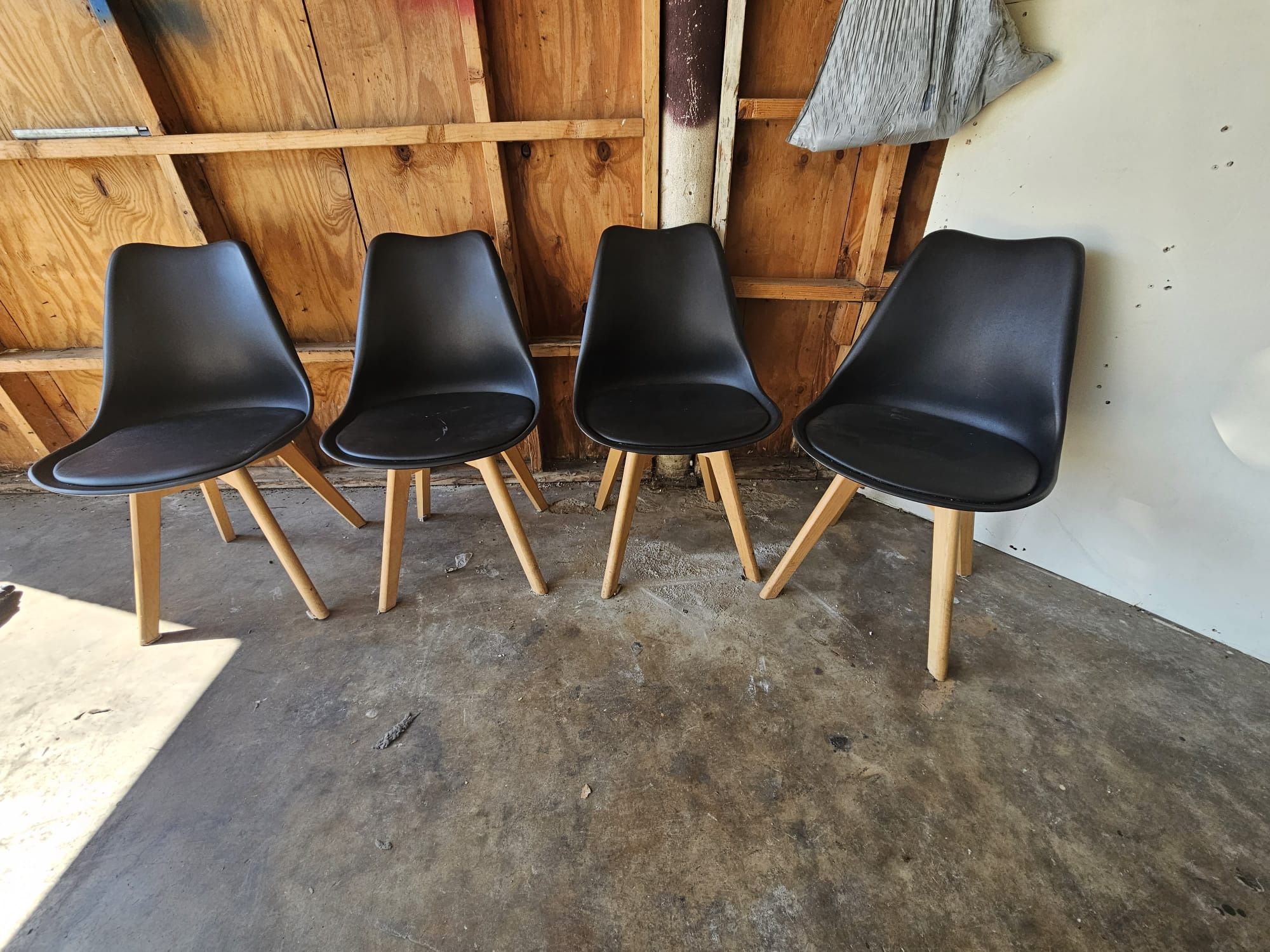 Set Of 4 Chairs Used 