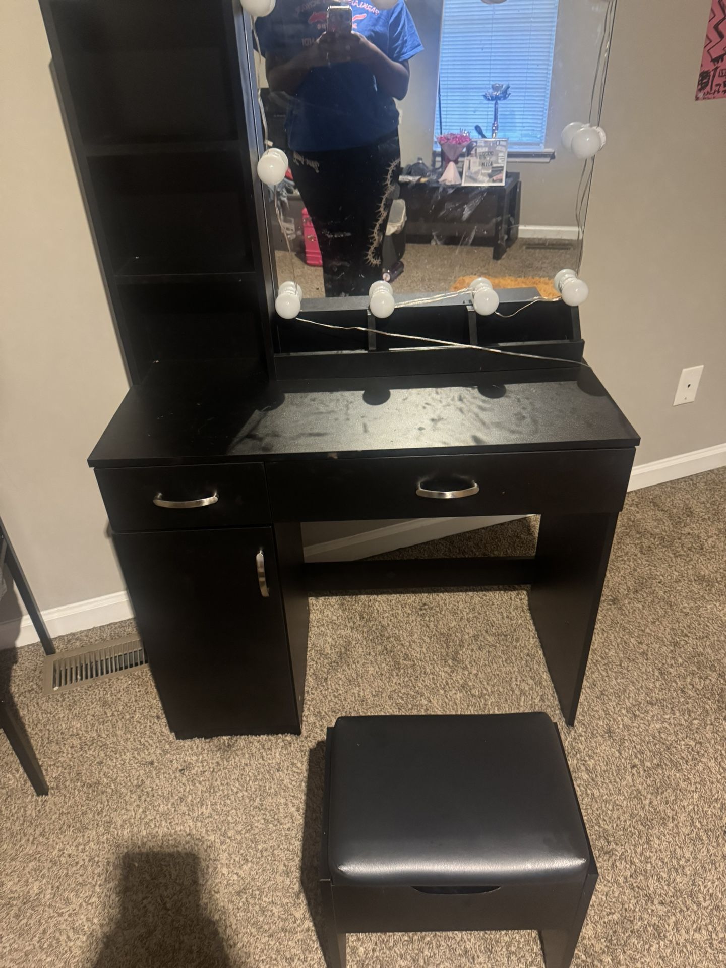 Black Vanity With Chair