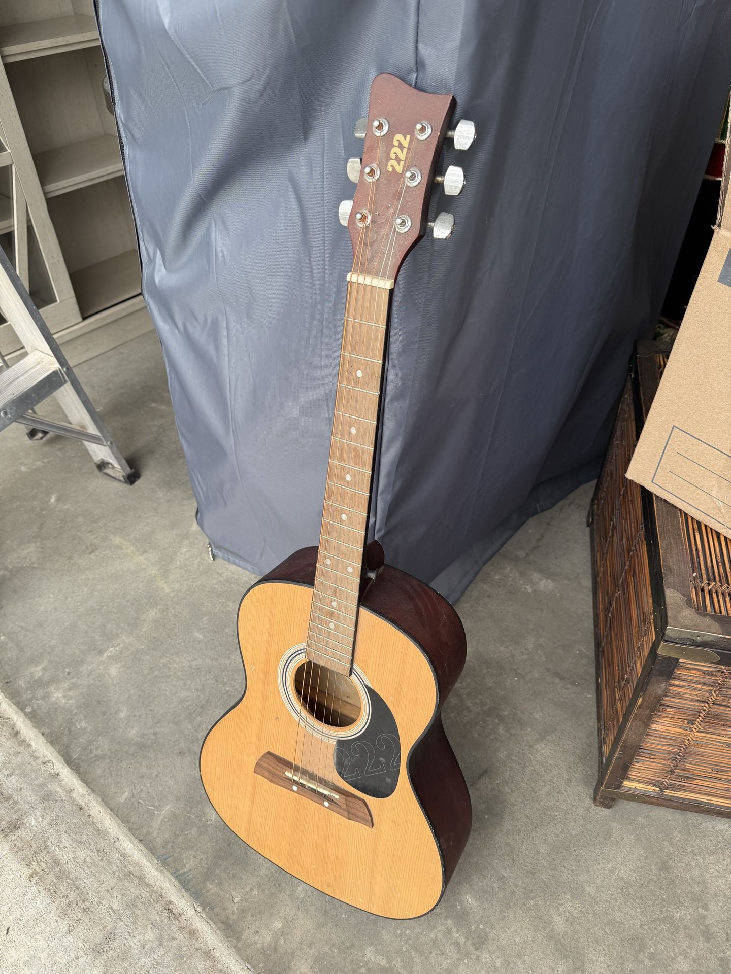 Acoustic guitar 
