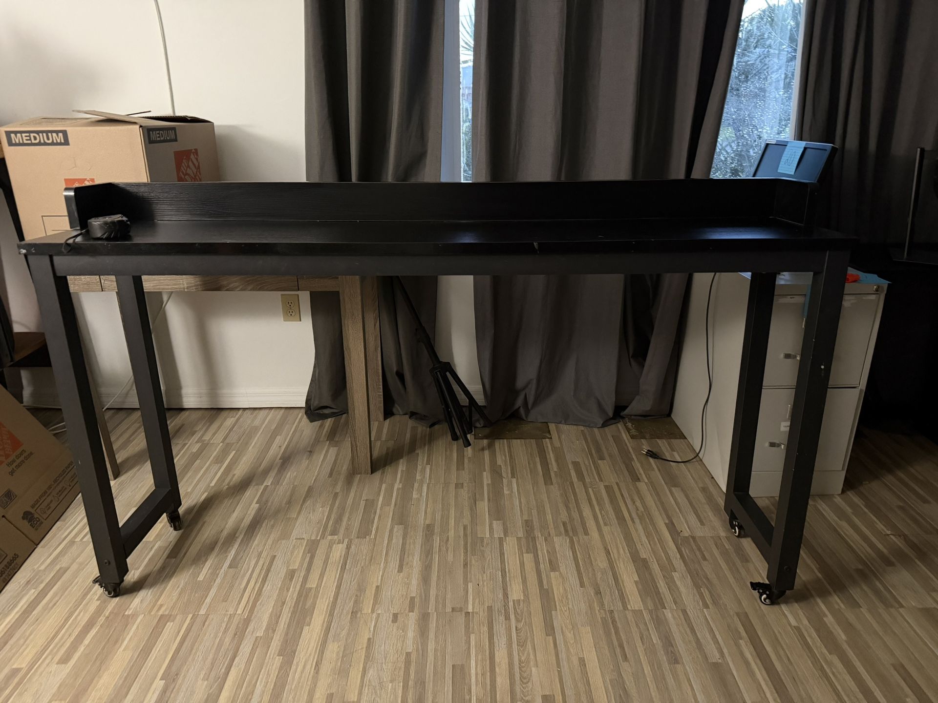 Long Thin Table On Wheels 
