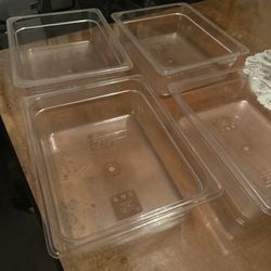 4 Food Trays / Storage • Durable