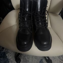 Doc  Martens Platform Jadon boots 