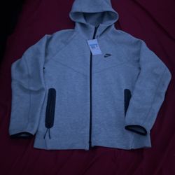 Nike tech brand new with tags medium