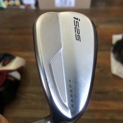 Ping i525 forged W wedge black dot
