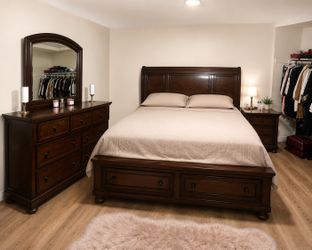 King size bedroom almost new