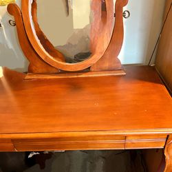 Vanity Table With Mirror
