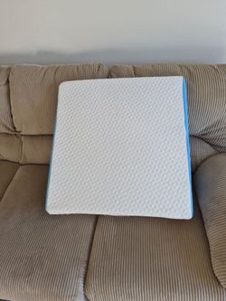 Triangle wedge pillow