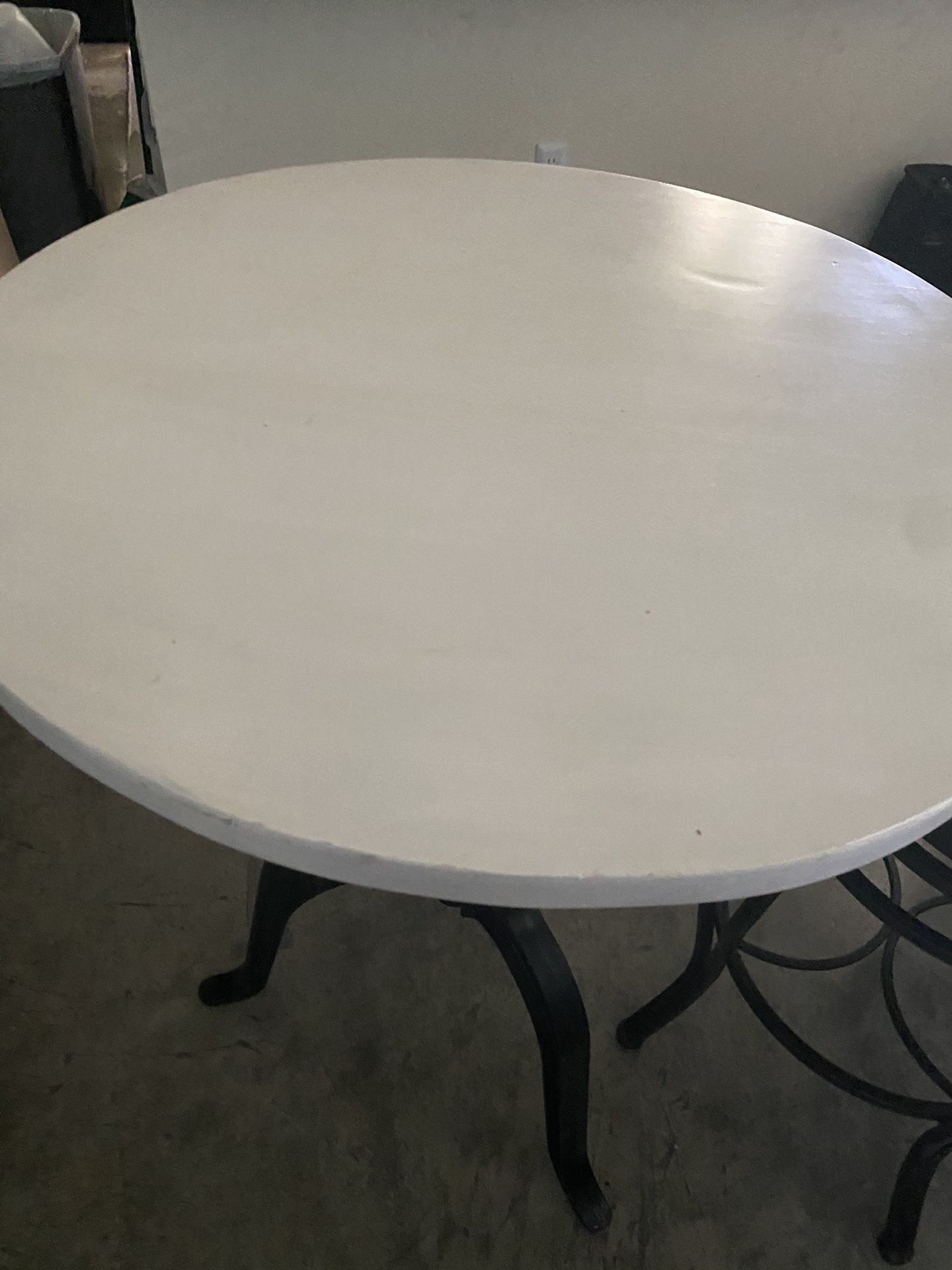 Crank dining table