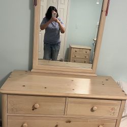 Twin set1990s Thomasville First Impressions Ribbons & Bows Pine Twin Headboard dresser and nightstand 