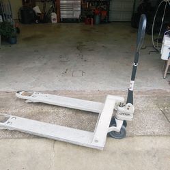 Crown Pallet Jack