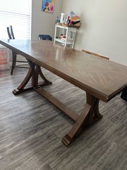 Dining room Table
