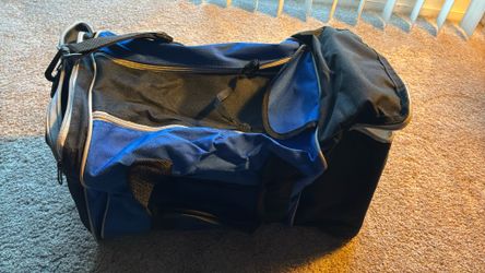DUFFLE  BAG - Zipped POCKETS (1) INSULATED