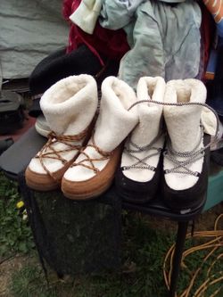 Set of 2 MukLuks strap tie Sherpa Boots Both Size 8