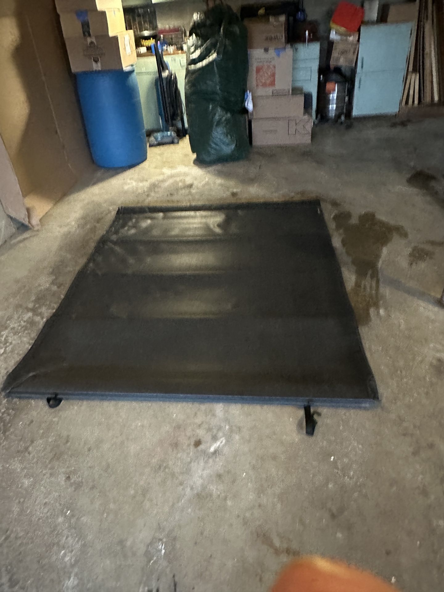 Tuxedo Lo Pro Tonneau Cover. 2 Years Old 6 1/2 Ft Bed. All parts are included. I will even let you install it at the house so you’re Satisfied.