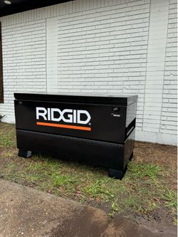 RIDGID 48 in. W x 24 in. D x 28.5 in. H Site Box