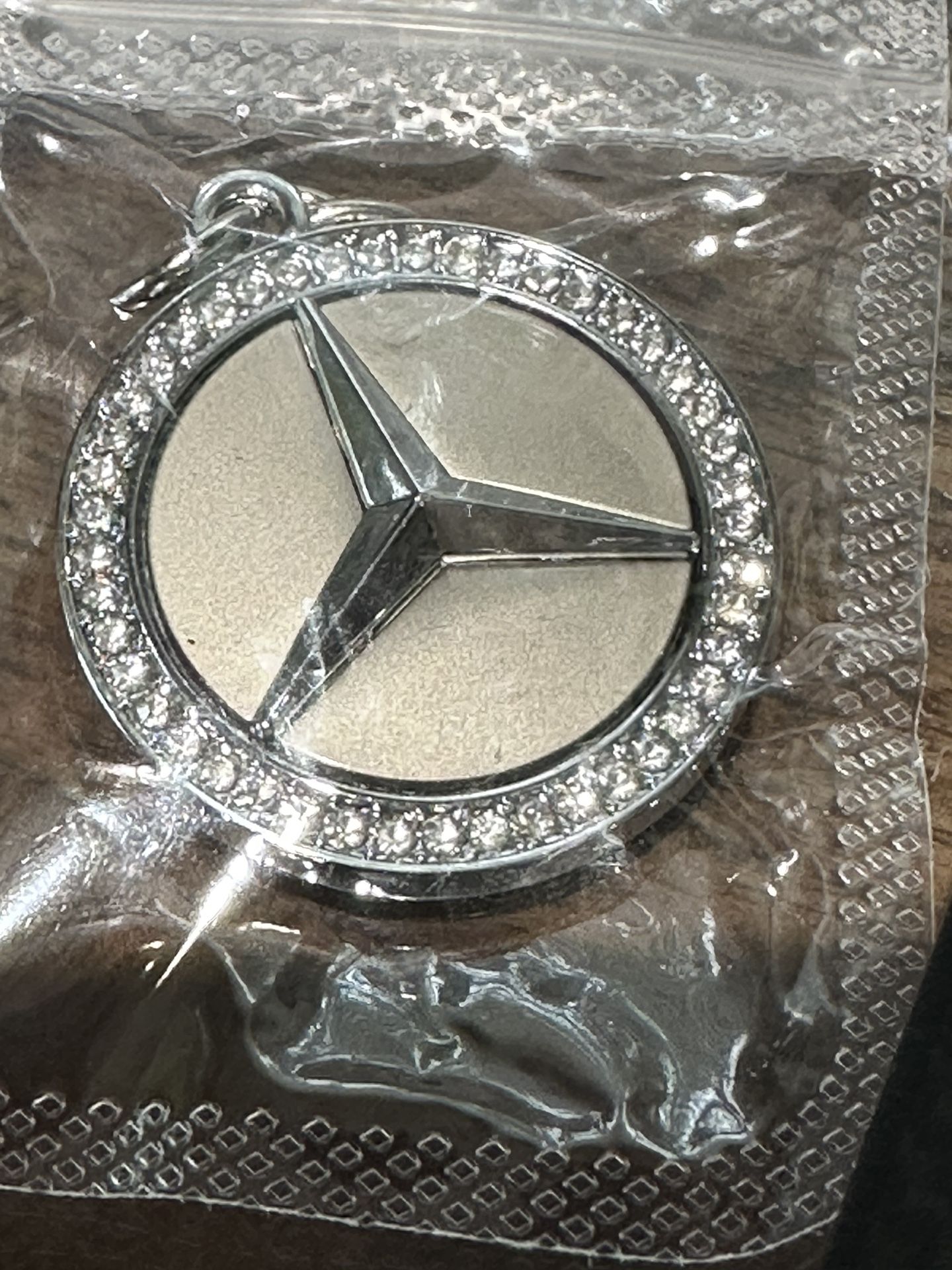 New Mercedes-Benz Three Pointed Star Keyring Keychain Round BLING