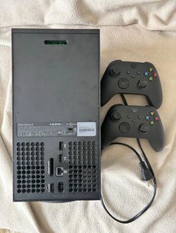 Xbox Series X 1TB + 2 Original Controllers – Complete Bundle