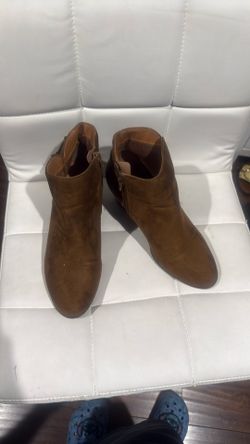 W8 Brown Heels
