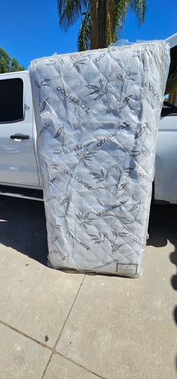 Spring Master Bamboo Twin Mattress 12”  like new