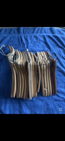 18 Wooden hangers - Some Vintage